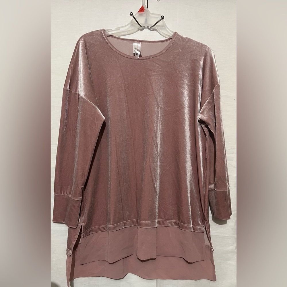 Elegant Wynne layers Women's Top